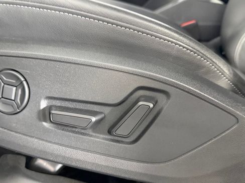 Used 2024 Audi Q4 e-tron Premium Plus w/ Premium Plus AWD/4WD image 24