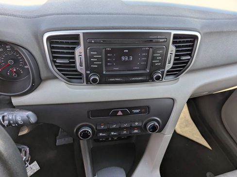 Used 2017 Kia Sportage LX AWD/4WD image 16