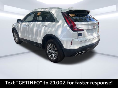 Used 2025 Cadillac XT4 Premium Luxury image 3