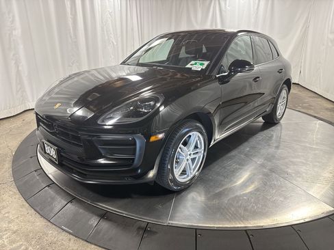 Used 2024 Porsche Macan image 1