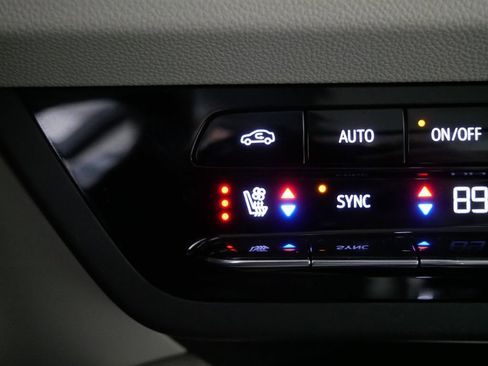 Used 2022 Buick Envision Avenir w/ Technology Package II image 29