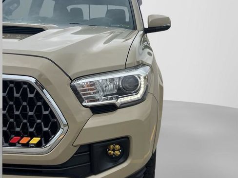Used 2018 Toyota Tacoma TRD Sport AWD/4WD image 13