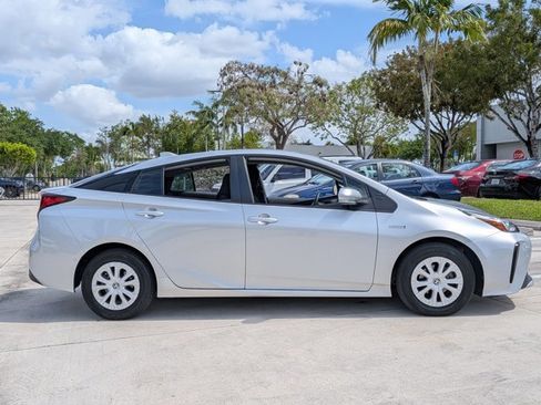 Used 2022 Toyota Prius LE image 4