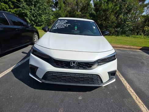 Used 2022 Honda Civic Sport image 2