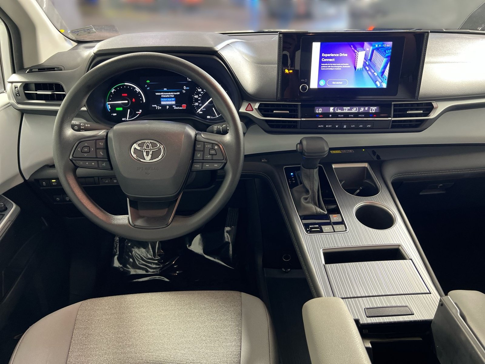 Used 2025 Toyota Sienna LE FWD image 23