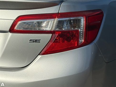 Used 2013 Toyota Camry SE image 10