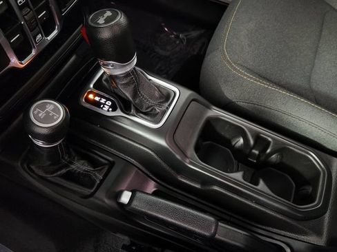 Used 2024 Jeep Wrangler Unlimited AWD/4WD image 29