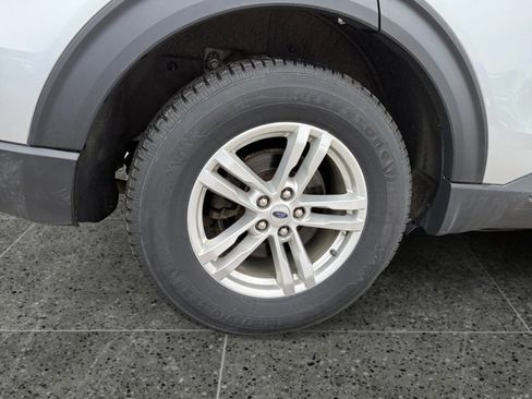 Used 2023 Ford Explorer XLT image 9