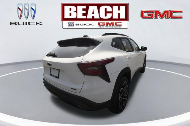Used 2025 Chevrolet Trax RS FWD image 3