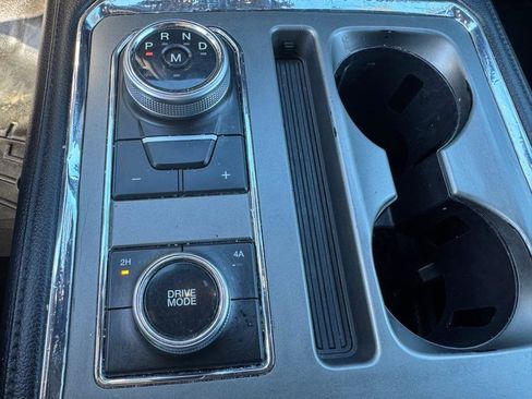 Used 2019 Ford Expedition XLT w/ Equipment Group 202A AWD/4WD image 27