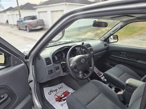 Used 2004 Nissan Frontier XE w/ (VTP) Value Truck Pkg image 13