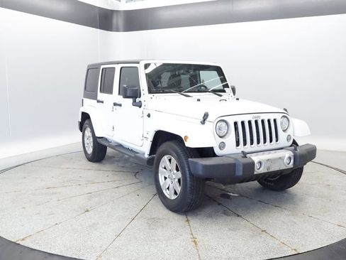 Used 2017 Jeep Wrangler Unlimited Sahara w/ Connectivity Group AWD/4WD image 9