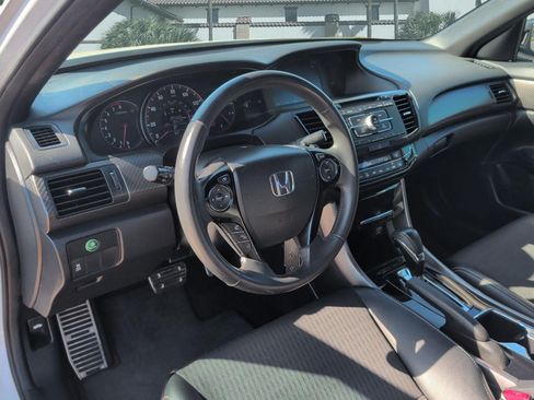 Used 2017 Honda Accord Sport image 12