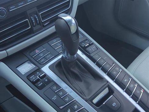 Used 2020 Porsche Macan Turbo image 11