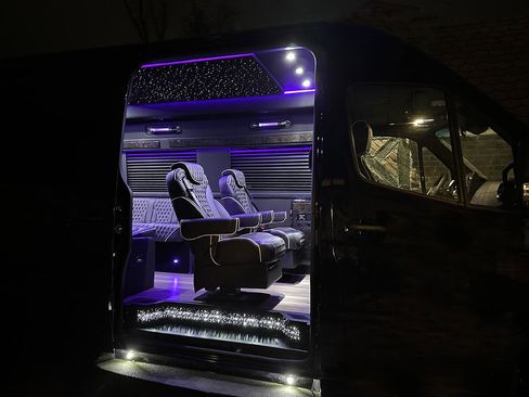 Used 2024 Mercedes-Benz Sprinter 3500 image 4