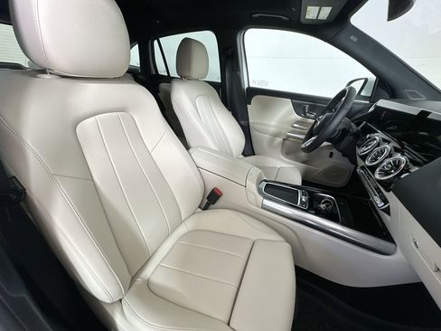 Used 2025 Mercedes-Benz GLA 250 4MATIC image 25