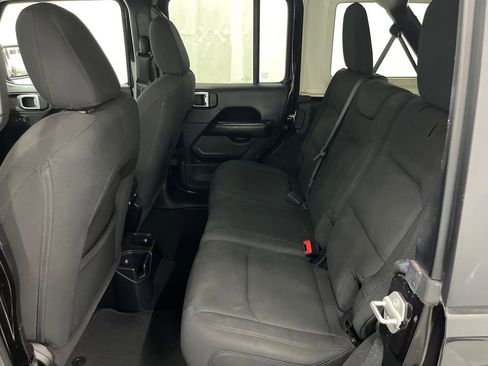 Used 2020 Jeep Wrangler Unlimited Sahara AWD/4WD image 19