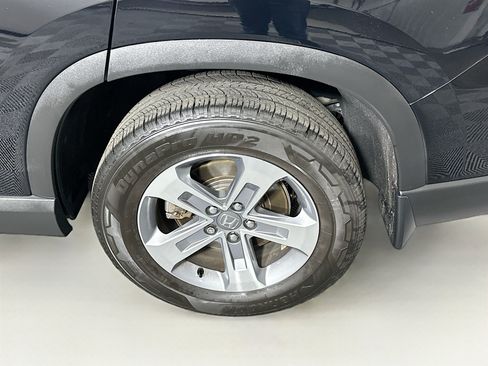 Used 2025 Honda Pilot EX-L image 11