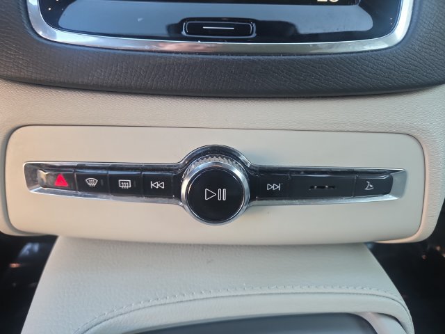 Used 2022 Volvo XC90 T5 Momentum AWD/4WD image 26