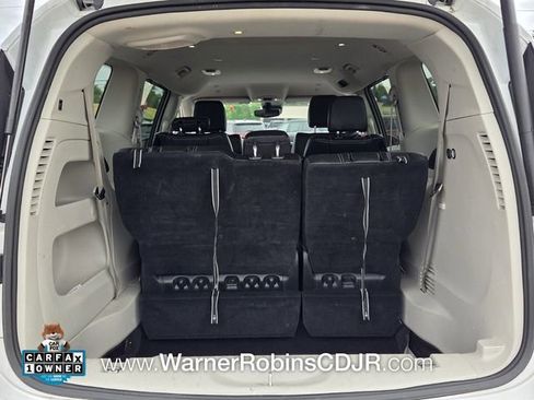 Used 2023 Chrysler Pacifica Touring-L FWD image 14
