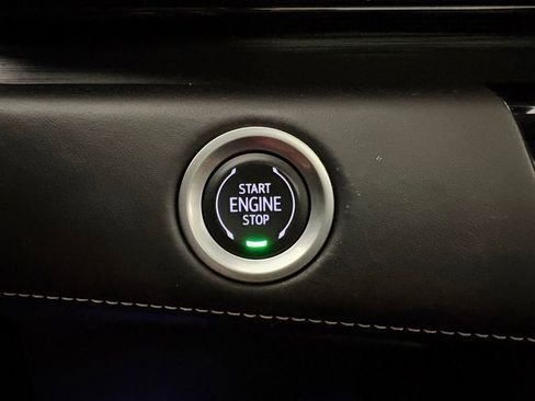 Used 2022 Cadillac Escalade Sport Platinum AWD/4WD image 34