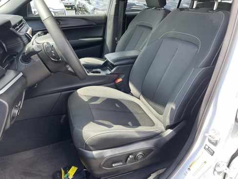 Used 2025 Jeep Grand Cherokee L Laredo w/ Luxury Tech Group I AWD/4WD image 16