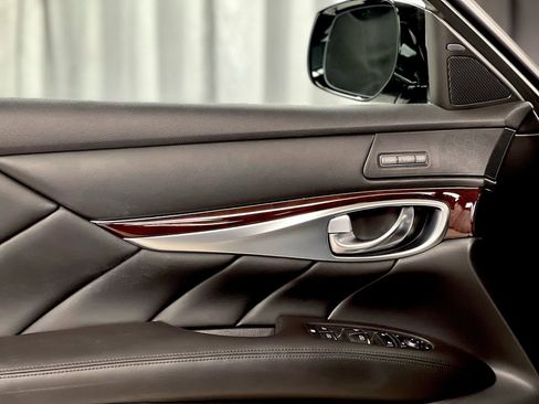 Used 2019 INFINITI Q70 Luxe image 38