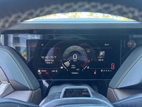 Certified 2025 GMC Yukon Denali Ultimate w/ LPO, Floor Liner Package AWD/4WD image 10