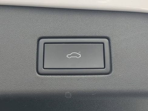 Certified 2021 Volkswagen ID.4 Pro S w/ Gradient Package image 10