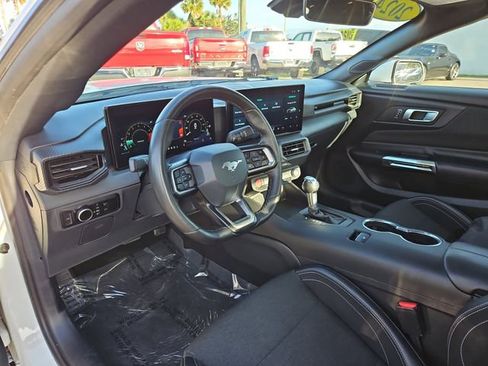 Used 2024 Ford Mustang Convertible image 8