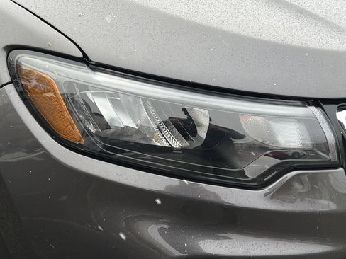 Used 2022 Jeep Compass Limited image 7