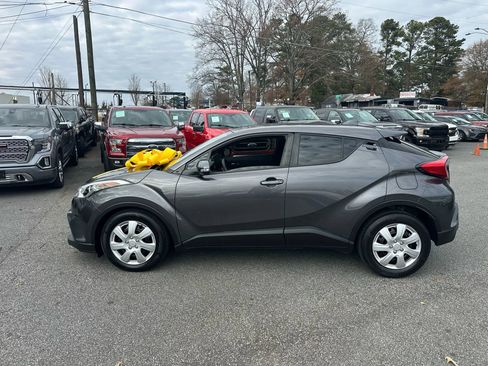 Used 2019 Toyota C-HR LE image 4