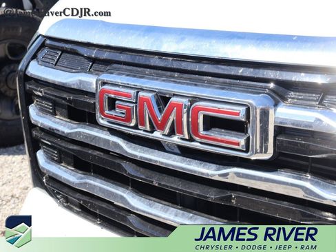 Used 2026 GMC Terrain Elevation image 2