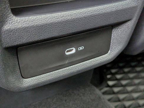 Used 2025 Volkswagen Taos SE image 25