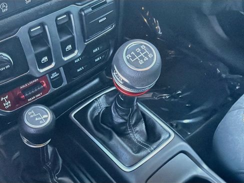 Used 2025 Jeep Wrangler Sport AWD/4WD image 23