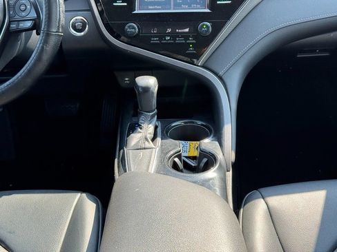 Used 2019 Toyota Camry SE w/ Convenience Package FWD image 19