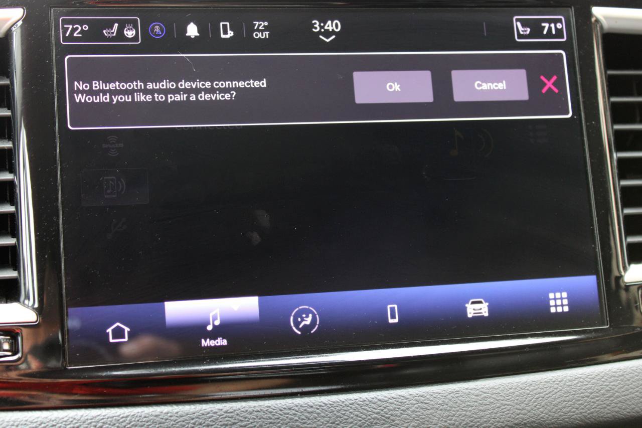 Used 2023 Chrysler Pacifica Touring-L FWD image 32