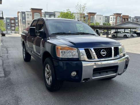 Used 2010 Nissan Titan SE w/ SE Value Truck Pkg AWD/4WD image 8