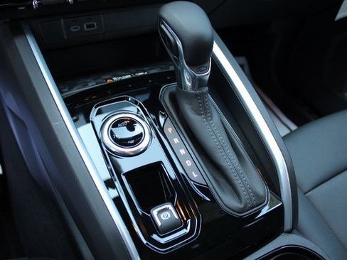 New 2024 Chevrolet Colorado LT w/ LT Convenience Package III image 10