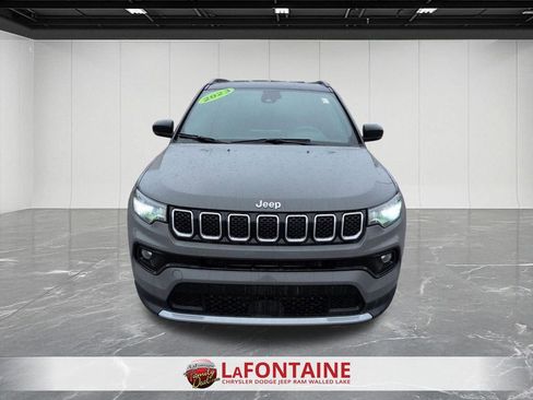 Used 2023 Jeep Compass Limited image 8