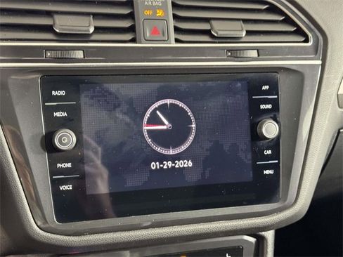 Used 2023 Volkswagen Tiguan SE R-Line image 27