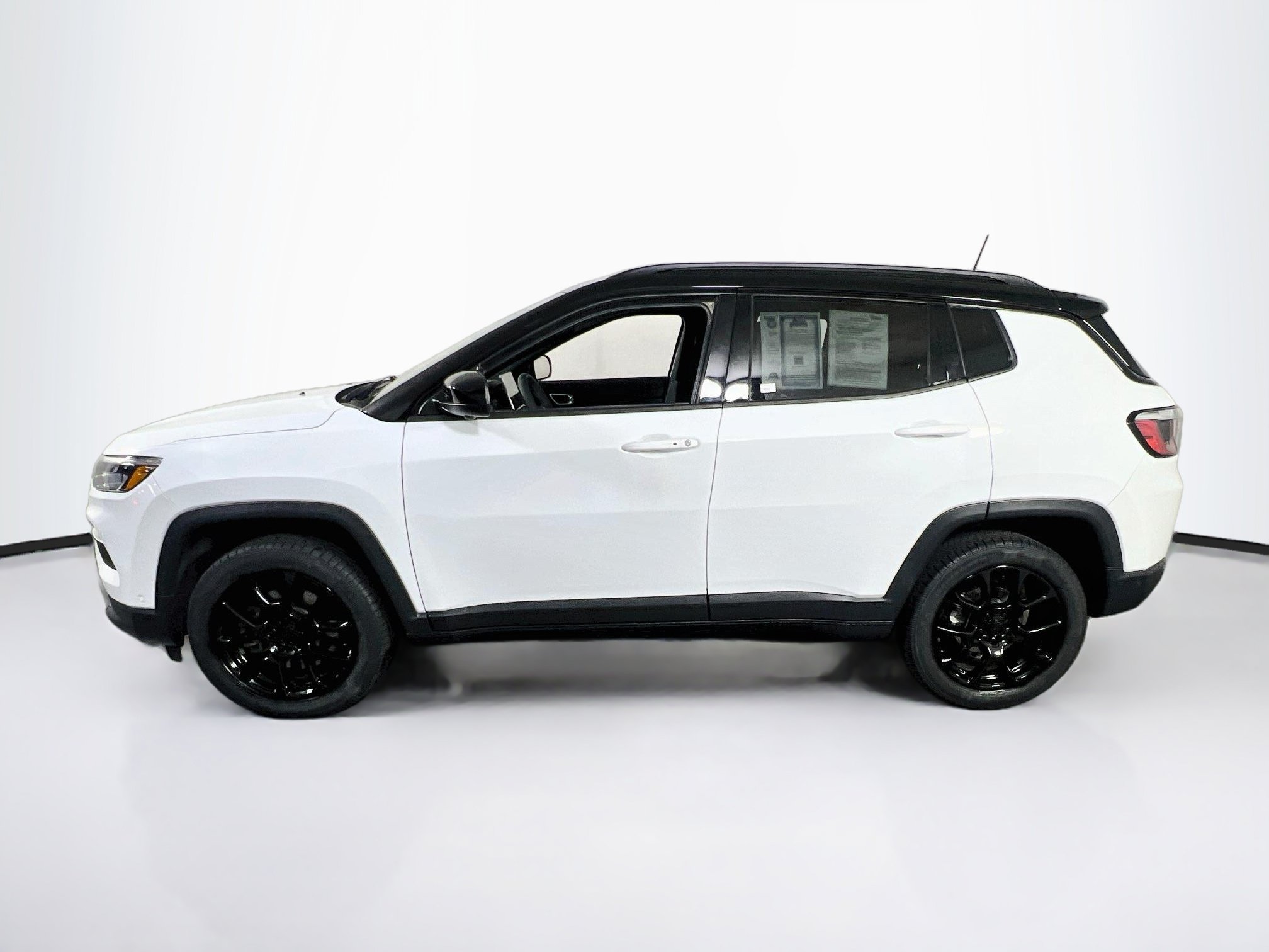 Used 2023 Jeep Compass Latitude w/ Convenience Group AWD/4WD image 8