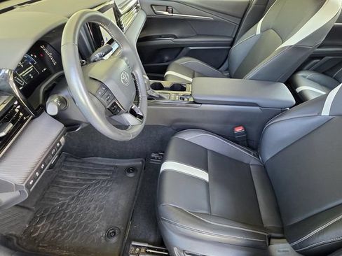 Used 2025 Toyota Camry SE w/ Convenience Package FWD image 6