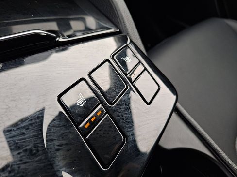 Used 2025 Kia Sportage EX image 24