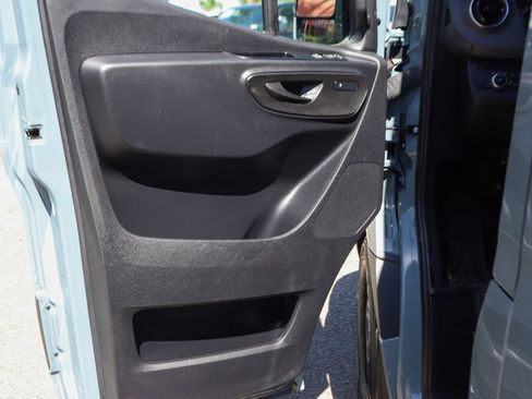 Used 2025 Mercedes-Benz Sprinter 2500 image 19