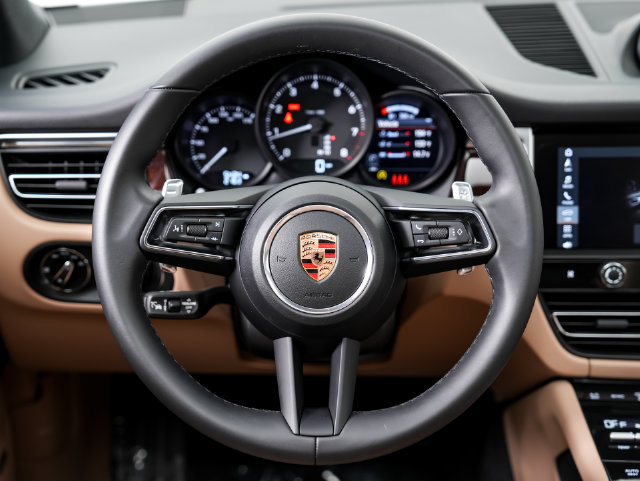 Certified 2026 Porsche Macan AWD/4WD image 13