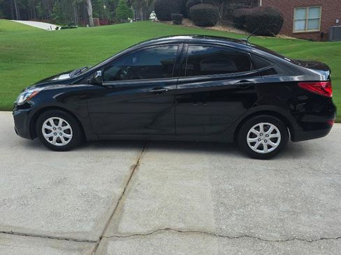 Used 2013 Hyundai Accent GLS FWD image 4