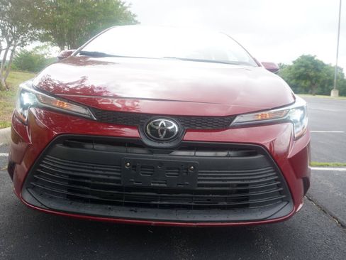 Used 2023 Toyota Corolla LE w/ LE Convenience Package FWD image 2