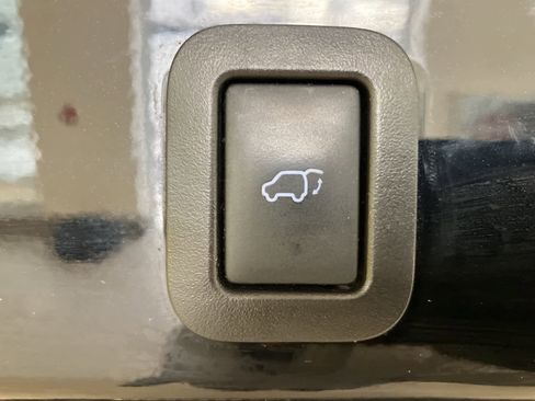 Used 2019 Toyota Highlander XLE image 28