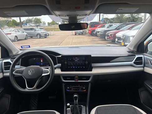 Used 2026 Volkswagen Taos SE FWD image 34